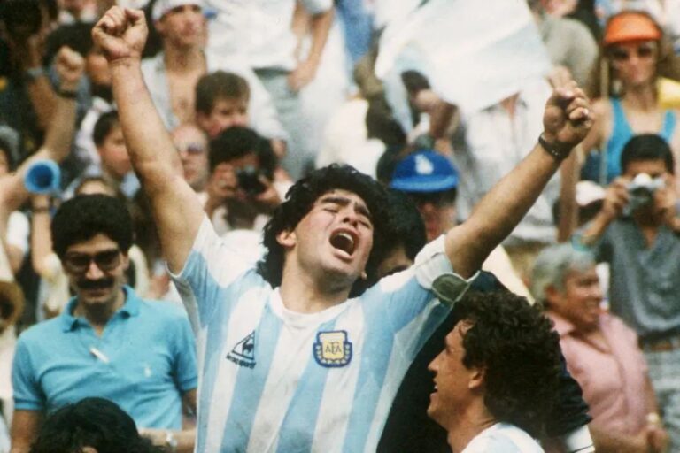 MURIO DIEGO ARMANDO MARADONA