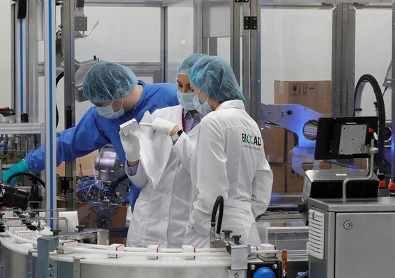 Coronavirus: AstraZeneca y Sputnik V buscan combinar sus vacunas