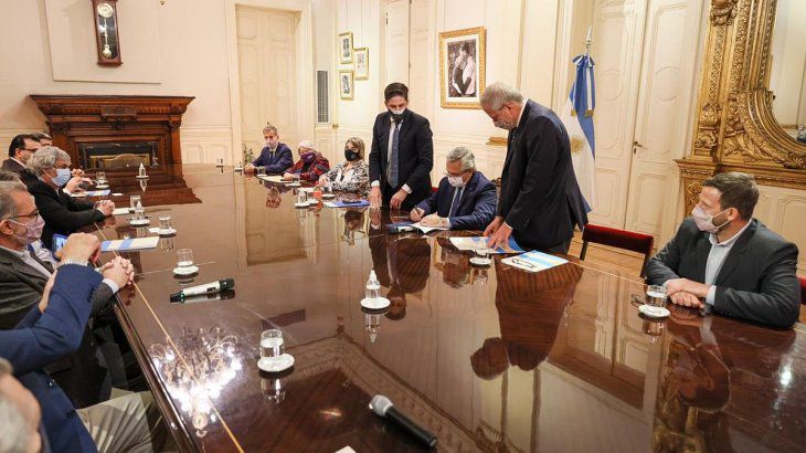 El Gobierno acordó un 35% de aumento con gremios docentes y no docentes universitarios