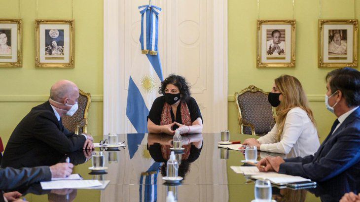 Gobierno propuso al Reino Unido fabricar la totalidad de la vacuna de AstraZeneca en el país