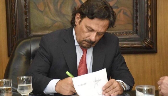 El gobernador Gustavo Sáenz se realiza chequeos médicos y está internado