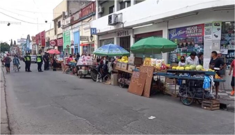 Le dieron fruta a la gorra | Trifulca entre vendedores, inspectores y la policía en el centro salteño￼