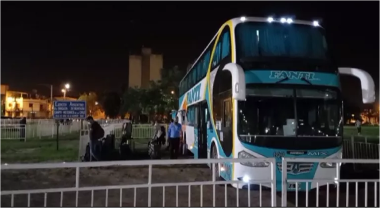 En alerta: llegaron a Salta tres micros provenientes de Córdoba, y varios pasajeros tienen síntomas de COVID-19