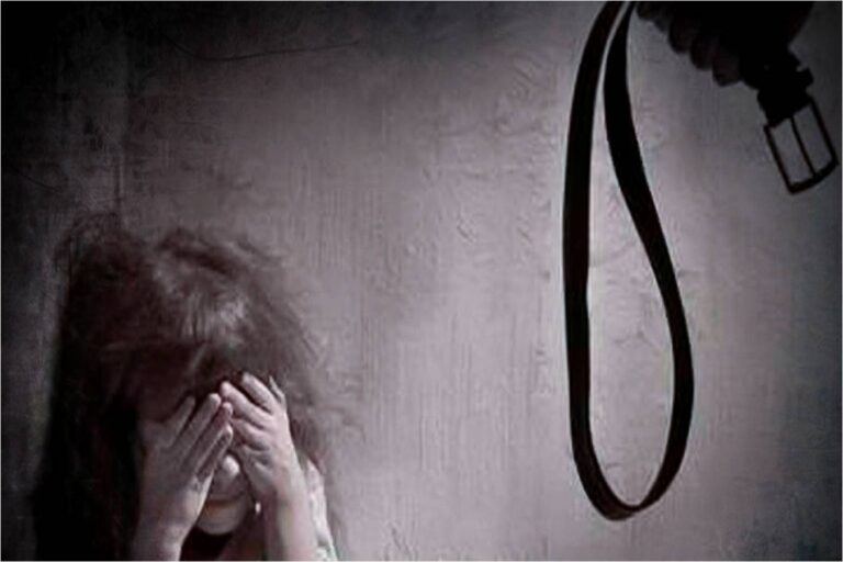 Salteña DETENIDA por GOLPEAR a su HIJAS “las niñas de 7 y 10 años se presentaron ante la Comisaría para pedir auxilio”￼