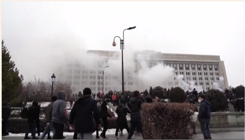 Crisis en Kazajistán: el gobierno renuncia tras tres días de protestas por el aumento del precio del combustible