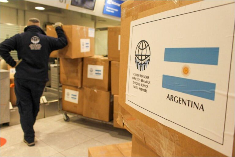 Argentina mandó Cascos Blancos a la frontera de Ucrania y define ayuda humanitaria: qué pidió Kiev