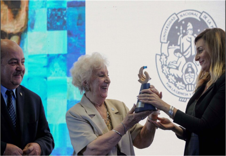 Estela de Carlotto recibió el Premio Rodolfo Walsh