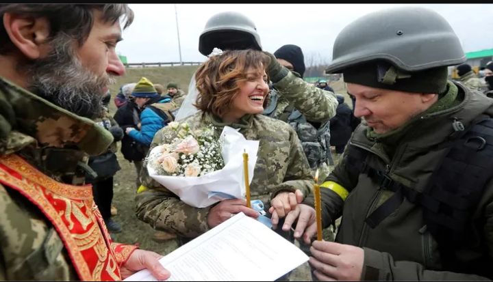 Nada menos que 22 mil bodas en Ucrania desde que empezó la guerra