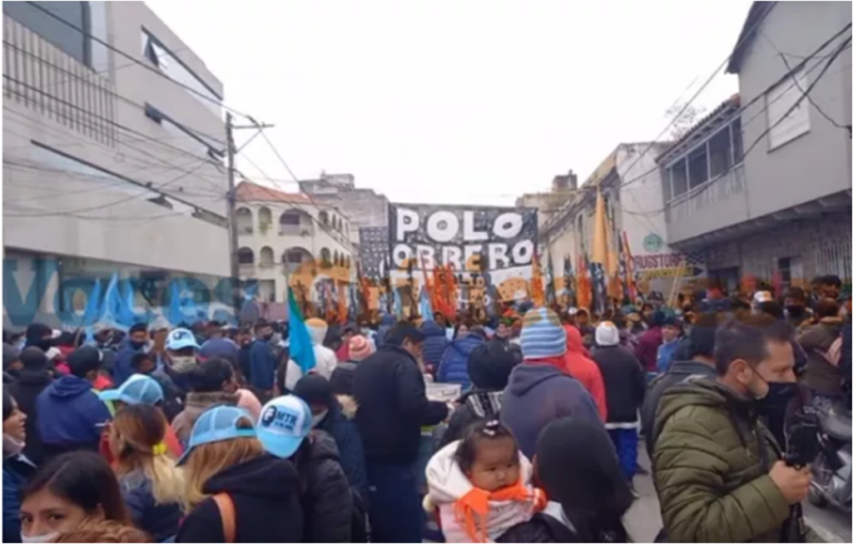 Salteños cortan la calle y se manifiestan en contra de Anses