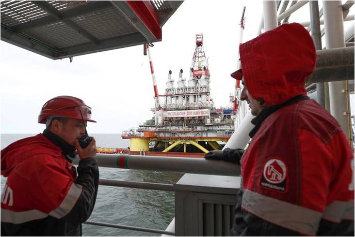 La Unión Europea define el embargo al petróleo ruso, pero con excepciones￼