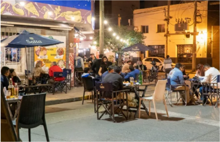 «En un país con salario mínimo de $38 mil» comer un simple sándwich es prácticamente un lujo