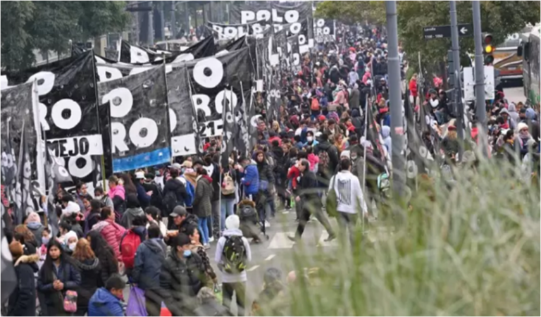 La informalidad laboral es la “columna vertebral” del movimiento piquetero