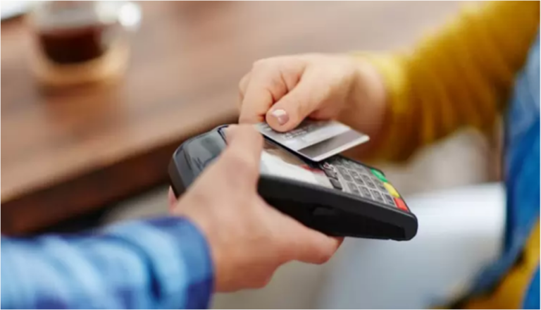 El Gobierno aumenta 69% el reintegro para compras con tarjeta de débito: quiénes podrán acceder al beneficio