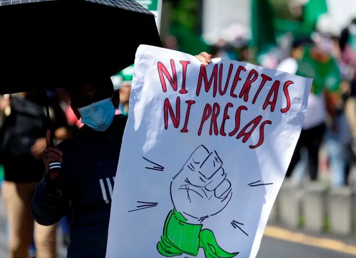El Salvador: condenada a 50 años de cárcel por un aborto espontáneo