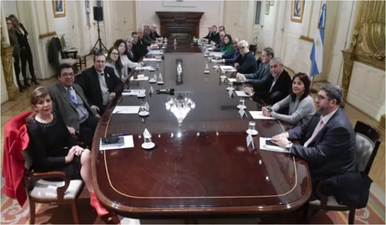 Lo que viene: nuevas medidas económicas, dólar blue y turismo extranjero