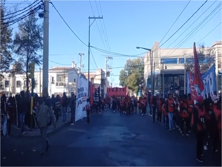 Corte y protesta en el centro: Marchan contra el boletazo de Sáenz y Saeta