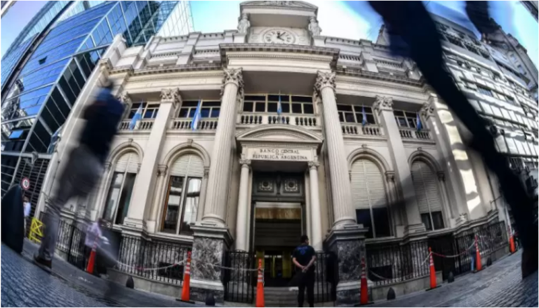 Economía le reintegra $ 10.000 millones al BCRA para reducir la deuda