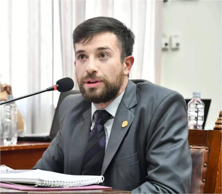 El concejal Colque se presentó ante la fiscalía para ser imputado