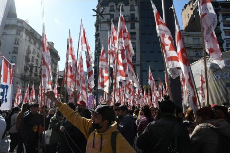 Recorte de 40 mil planes sociales a jóvenes que estudian