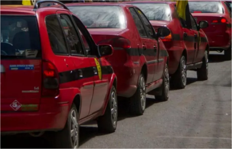 Aumentos: Desde hoy viajar en taxis y remises será mucho más caro