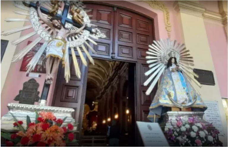 Las imágenes del Señor y la Virgen del Milagro estarán recorriendo el Centro Cívico Grand Bourg