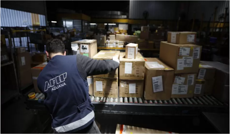 AFIP eleva a US$ 3.000 el monto para que las pymes importen insumos para la producción