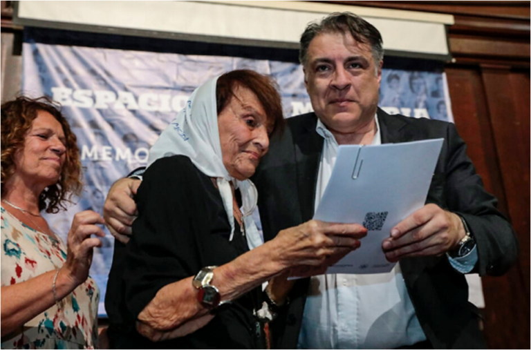 Un acto de reparación en la Facultad de Medicina