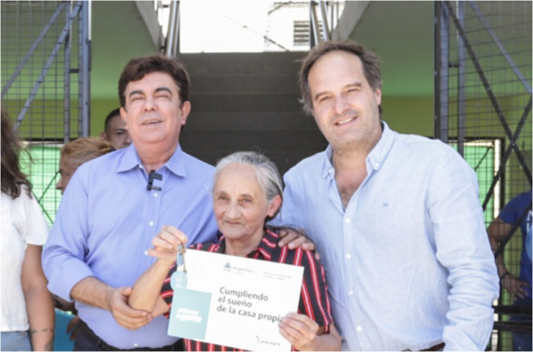 Fernando Espinoza y Santiago Maggiotti entregaron nuevas viviendas en La Matanza&nbsp;