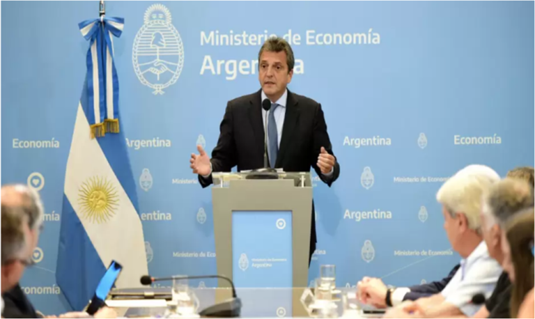 Crisis del sector lechero: Sergio Massa viaja a Córdoba para anunciar un paquete de beneficios