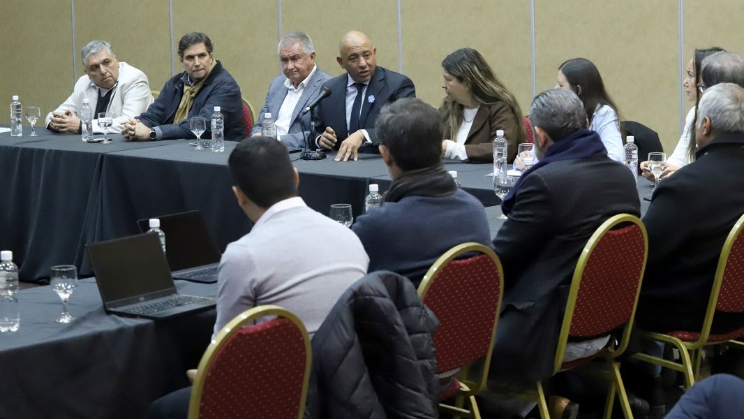 Sector público y privado conformaron una mesa de trabajo contra el comercio ilegal