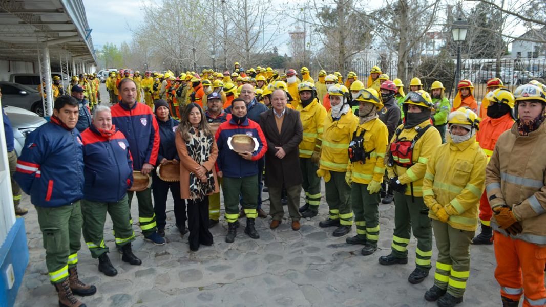Bomberos voluntarios de Salta, Jujuy, Catamarca, Tucumán y Santiago del Estero realizan entrenamientos para combatir incendios forestales