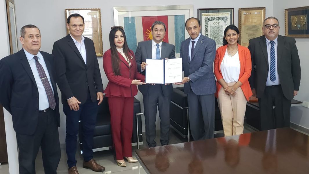 La Provincia donó una obra del Dr. Bernardo Frías a la Legislatura de Santiago del Estero