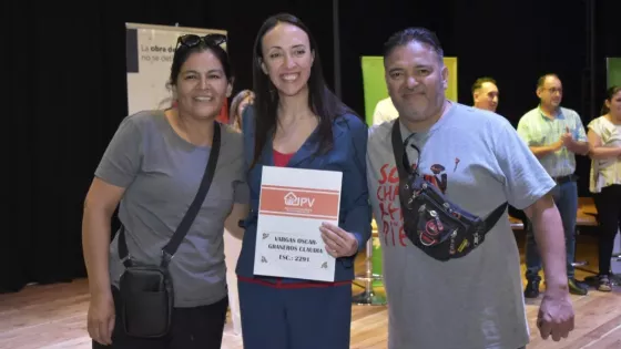 Más de 80 familias de Tartagal recibieron la escritura de su casa