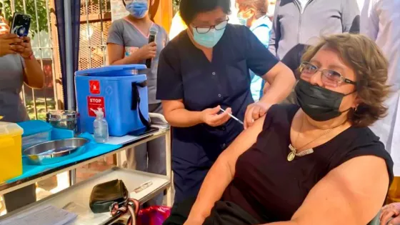 Los adultos mayores deben estar vacunados contra la gripe y otras enfermedades