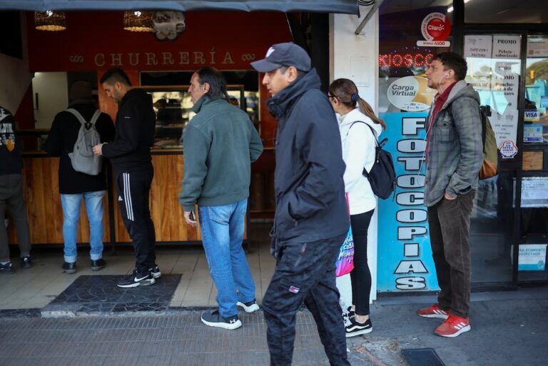 Trabajo informal: el 14% de los empleados no registrados facturan como monotributista para una empresa