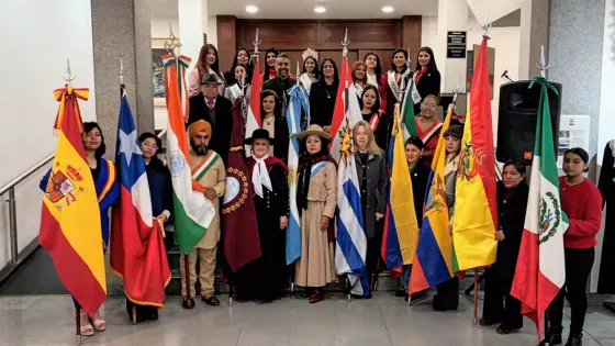 103172-salta-celebra-la-diversidad-cultural-con-una-muestra-de-trajes-tipicos-de-colectividades