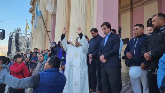 Más de 3 mil fieles participaron de la Peregrinación Azul por el Milagro 2025