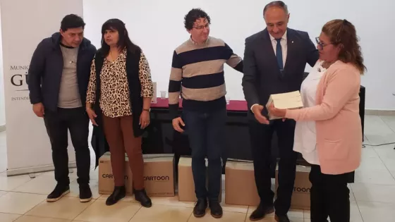 Entrega de la obra histórica de Bernardo Frías en General Güemes