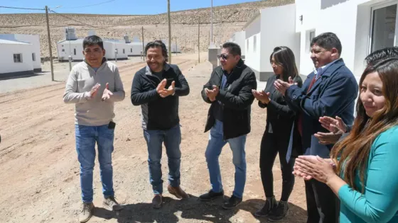 104204-saenz-en-la-puna-obras-de-agua-para-600-familias-35-viviendas-y-espacio-deportivo-en-san-antonio-de-los-cobres