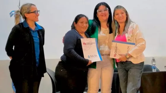 Nuevos propietarios en Salta: 64 familias de Cafayate recibieron las escrituras de sus terrenos