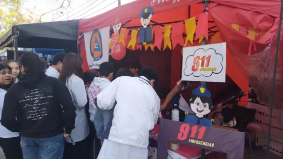 Concientizaron a la comunidad sobre emergencias y seguridad en plaza Belgrano