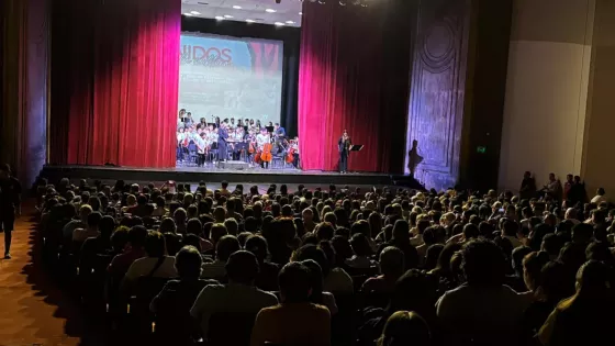 104474-la-orquesta-infantil-y-juvenil-de-salta-celebro-20-anios-de-trayectoria-con-un-multitudinario-concierto