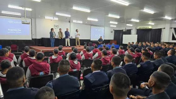 104543-capacitan-en-educacion-vial-a-cadetes-y-aspirantes-de-la-policia-20251021131446