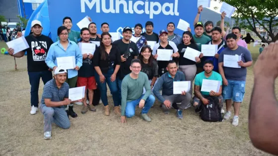104568-la-upateco-y-la-municipalidad-entregaron-700-certificados-a-vecinos-que-culminaron-cursos-de-formacion-y-oficios