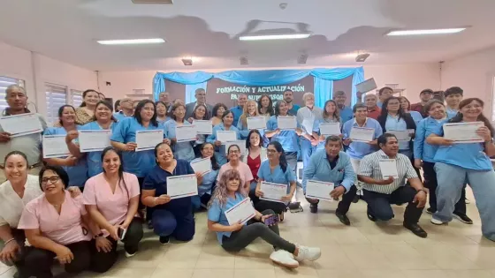 104571-en-embarcacion-supervisores-de-aps-recibieron-certificados-de-capacitacion-en-liderazgo