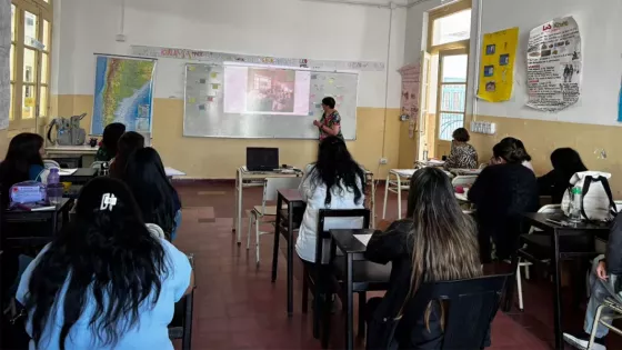 104588-docentes-se-capacitan-para-acercar-la-ciencia-en-el-aula
