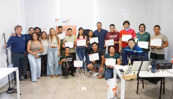 Entregaron certificados a jóvenes que se capacitaron en el uso deslindado de cargas y señales manuales