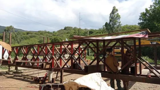 Avanza la construcción de un tercer tramo del puente Bailey de Los Toldos