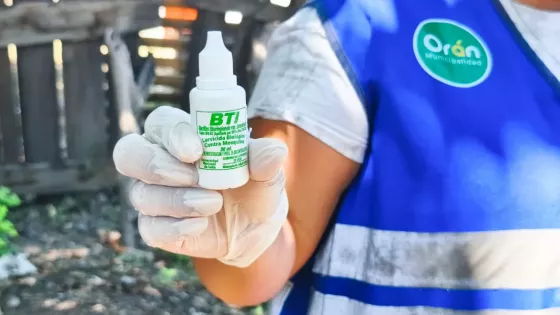 Salud refuerza el control del mosquito con la distribución de biolarvicida y capacitaciones en territorio