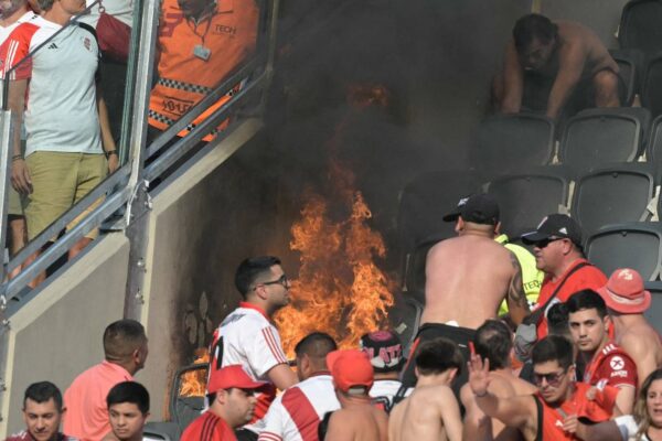 Se incendió una tribuna del Monumental durante el recibimiento del Superclásico